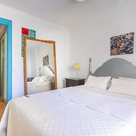 Appartement Colours And Garage Historical Center 4 Pax